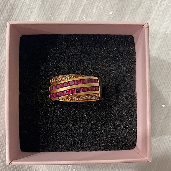 BN Solid 18k Gold, Rubys and Diamonds Ring - Picture 4 of 11